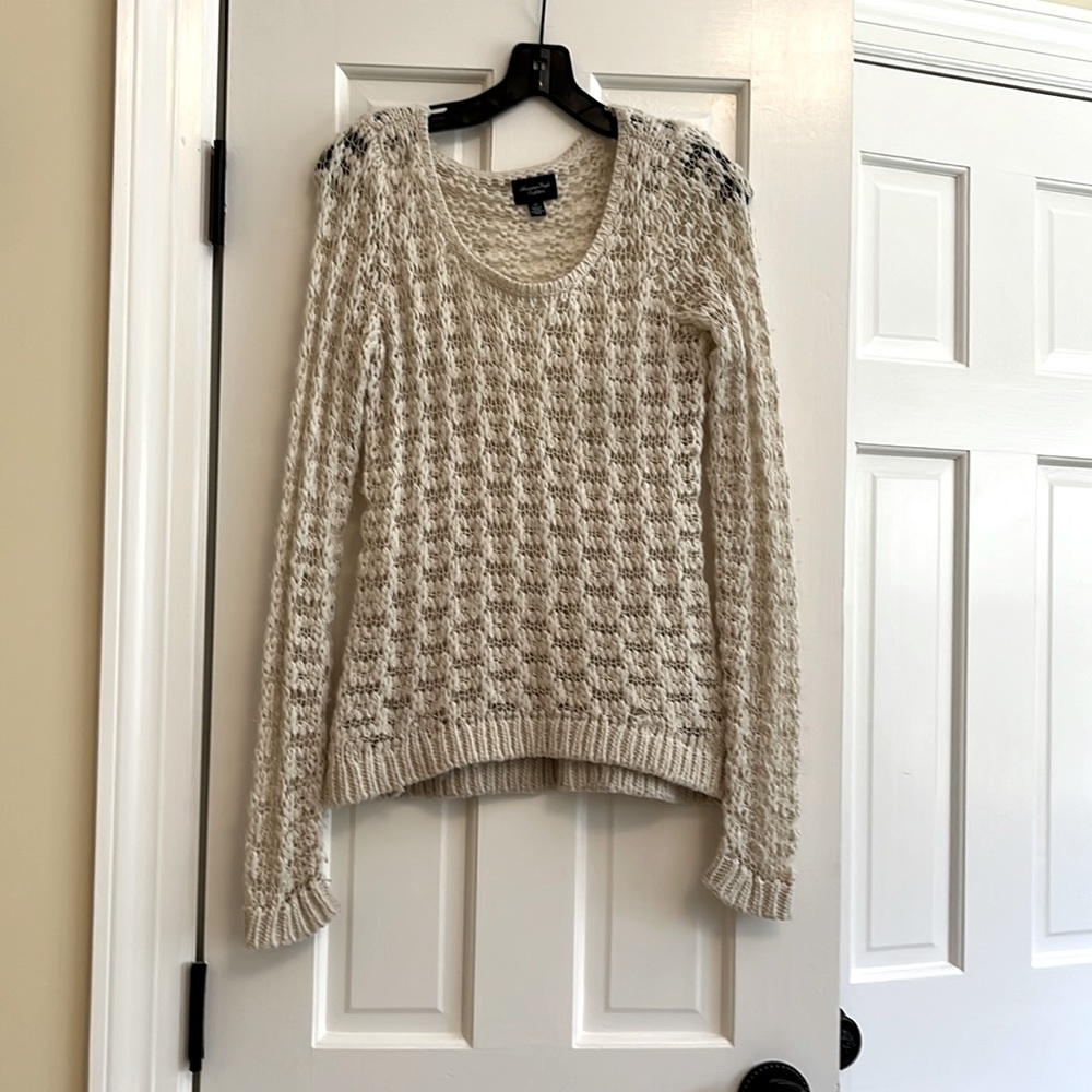 American Eagle cream knit sweater in size S